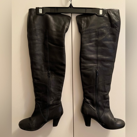 Over the knee black leather boots - Picture 6 of 8
